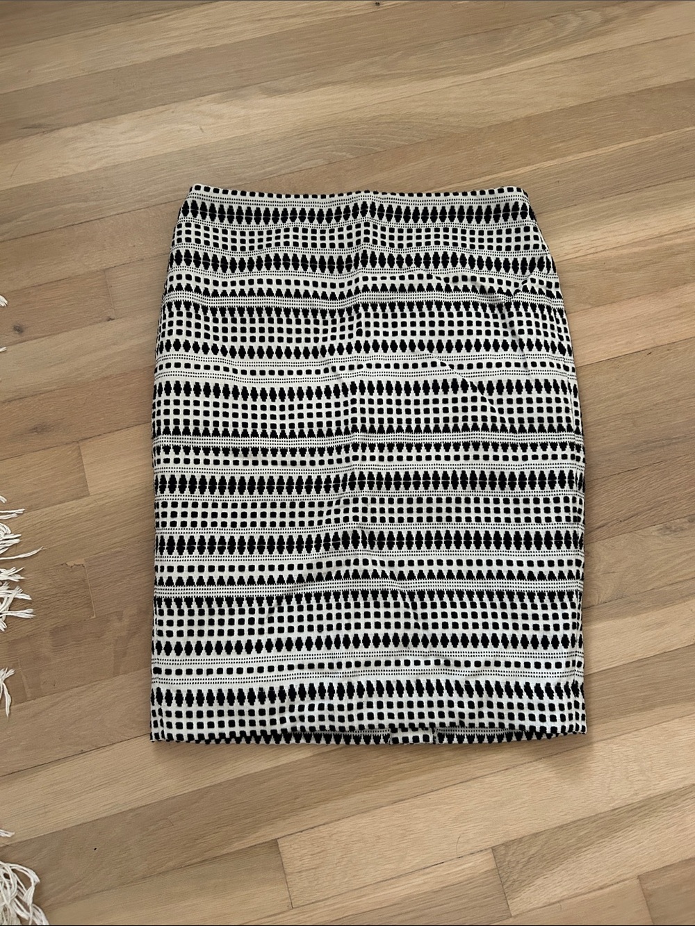 Ann Taylor LOFT patterned pencil skirt